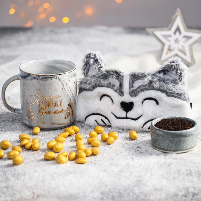 Подарочный набор «С Новым годом»: чай с ароматом апельсина и шоколада 50 г, арахис 100 г, кружка 350 мл, маска для сна