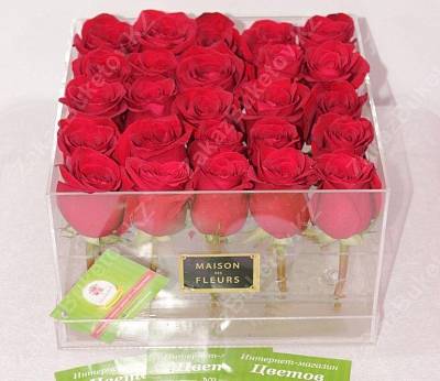Голландские розы в стеклянной коробке maison des FLEURS 2