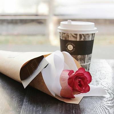 С добрым утром! Круглосуточная доставка кофе с цветами 1