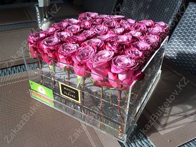 Голландские розы в стеклянной коробке maison des FLEURS 8