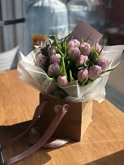Голландские тюльпаны в крафтовом пакете 4