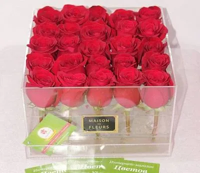 Голландские розы в стеклянной коробке maison des FLEURS 1