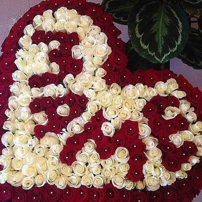 Букет из роз в форме сердца с надписью на выбор  1
