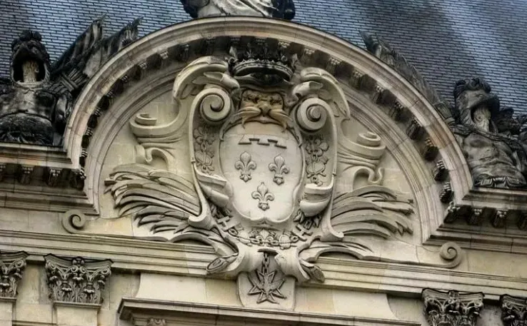 Символы лилии в архитектуре